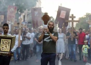 Ribuan orang Kristen Ortodoks berkumpul di Beograd untuk memprotes EuroPride