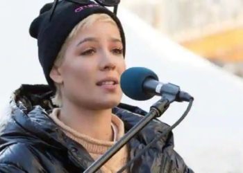 Halsey menderita keracunan makanan sebelum pertunjukan festival Inggris