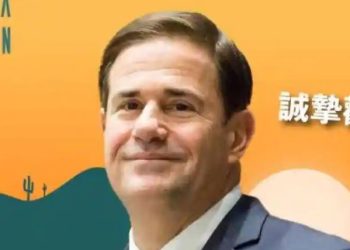 Di tengah ketegangan dengan China, Gubernur Arizona Doug Ducey tiba di Taipei