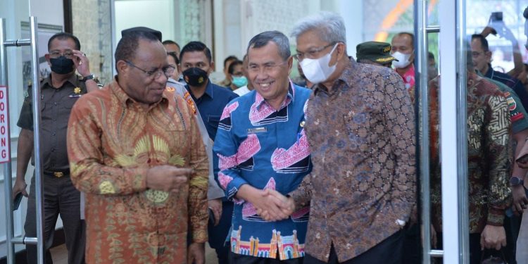 Gubri Syamsuar bersama Kepala Daerah se Sumatera