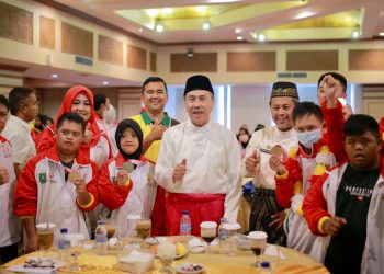Gubri Syamsuar bersama atlet SOIna Riau