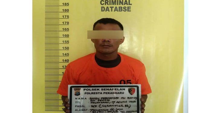 Maling Gasak Motor Ojol Di Halaman Masjid Pekanbaru, Aksinya Terekam CCTV