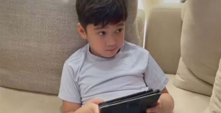 Rafathar Anak Raffi Ahmad Tak Tahu Nilai Uang Rp2.000, Rp5.000, dan Rp10.000, Netizen: Tahunya Dolar