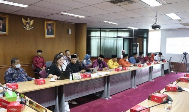 Keterangan Foto: RDP Komisi V DPRD Riau bersama Disdik