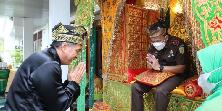 Ketua DPRD Inhil Dr. H. Feriyandi Sambut Kunker Kejati Riau Dr Jaja Subgja