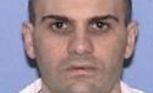 Hukuman mati dibatalkan untuk perampok bank yang dihukum karena membunuh sahabat, tunangan temannya dan 3 anak mereka