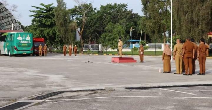Plt Sekwan Joni Irwan Pimpin Apel Pagi di Halaman Kantor DPRD Riau