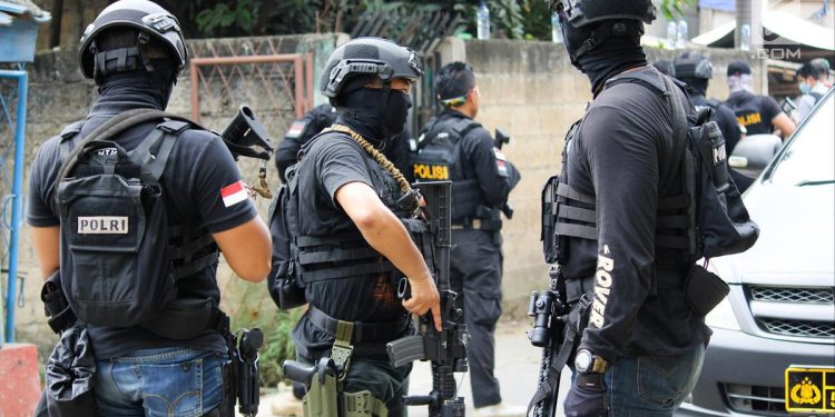 Densus 88  Amankan 9 Orang Terduga Terori di Dua Kabupaten di Riau