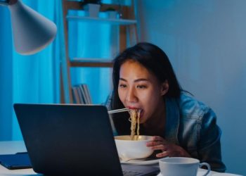 12 Makanan yang Cocok Dimakan Sambil Nonton, Pilih Jagoanmu!