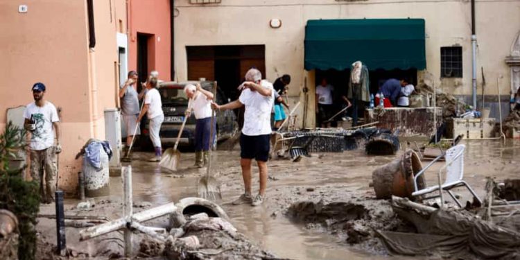Italia: Sedikitnya 10 orang tewas saat tsunami lumpur menelan korban hidup-hidup