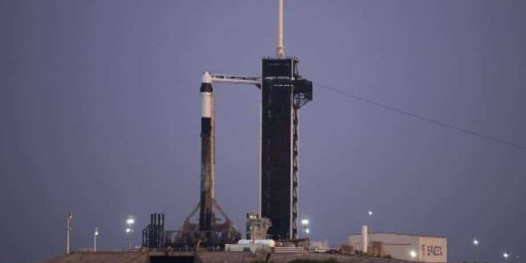 Arab Saudi membeli sepasang kursi astronot SpaceX dari Axiom
