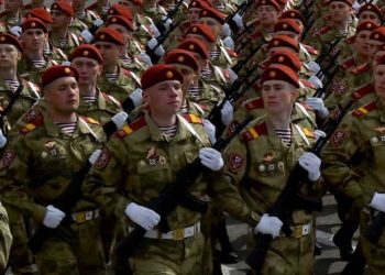 Bagaimana Rusia memikat tahanan untuk berperang di Ukraina