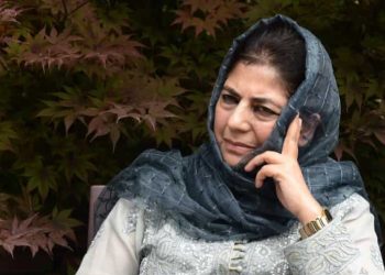 Mehbooba Mufti memperingatkan konsekuensi yang mengerikan jika truk sarat buah dari Kashmir berhenti di Jalan Raya Nasional