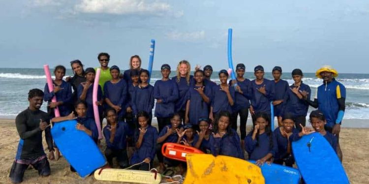 Pakar renang AS memberikan pelatihan dan keterampilan hidup kepada gadis-gadis kurang mampu di India