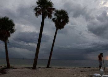 Badai Ian menuju Florida di tengah kekhawatiran menyebabkan ‘bencana banjir’