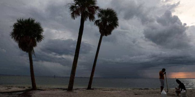 Badai Ian menuju Florida di tengah kekhawatiran menyebabkan ‘bencana banjir’