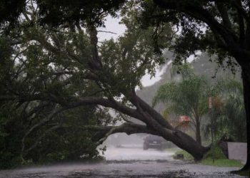 Lebih dari 1,8 juta tanpa listrik karena Badai Ian menyebabkan kehancuran di Florida