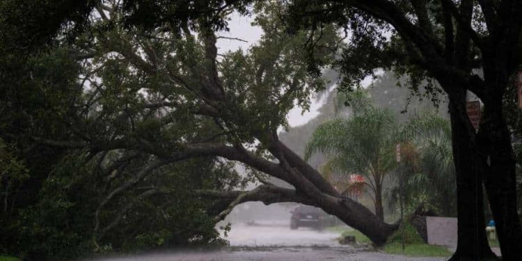 Lebih dari 1,8 juta tanpa listrik karena Badai Ian menyebabkan kehancuran di Florida