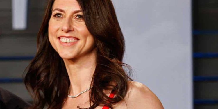 Mantan istri Jeff Bezos, MacKenzie Scott mengajukan gugatan cerai dari suami kedua