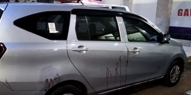 Tidak Ada Sebab, Penumpang Bacok Sopir Taksi Online Hingga Tersungkur