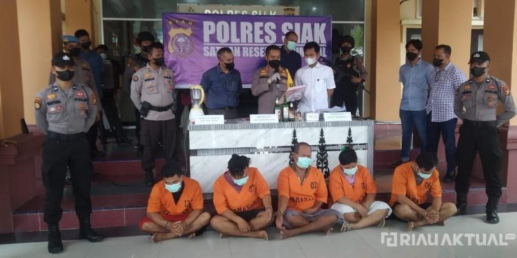 Eksploitasi Anak Dibawah Umur Untuk Dipekerjakan di Cafe Esek-Esek, Empat Pelaku Ditangkap Polres Siak