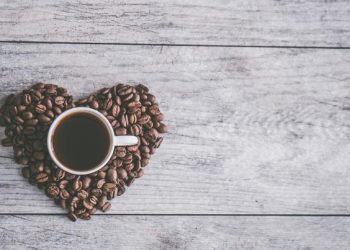 Kopi Dingin vs Panas, Mana yang Lebih Baik Buat Kesehatan?