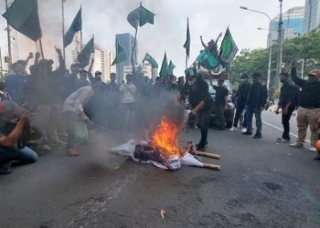 Aksi Tolak Kenaikan BBM Diwarnai Bakar Keranda: Keadilan Sudah Mati