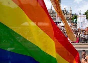 Ribuan orang memprotes EuroPride yang akan datang di ibu kota Serbia