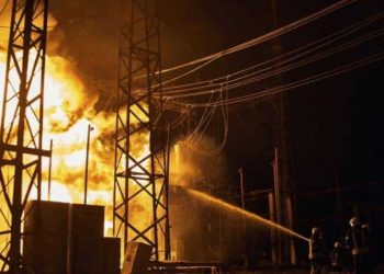 Saat Ukraina timur terus mengalami pemadaman, Zelensky merilis video yang menunjukkan kebakaran