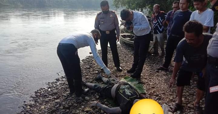Geger, Warga Temukan Mayat Tanpa Identitas Mengapung di Sungai Kampar