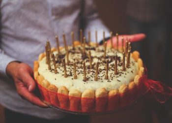 Lagi Viral di TikTok, Apa Itu Tren Kue Jelek?