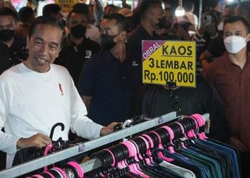 Warga Baubau Sesaki Pasar saat Jokowi Berkunjung: Lempar Bajunya Pak