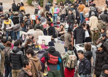 Tren Thrifting, Ini 5 Tempat Populer Berburu Baju Bekas Branded