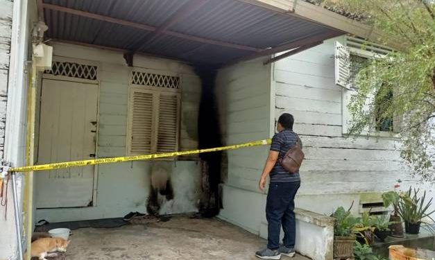 Sakit Hati Dianggap Penyebab Cerai, Amrizal Nekat Bakar Rumah Ketua RT Dengan Bensin