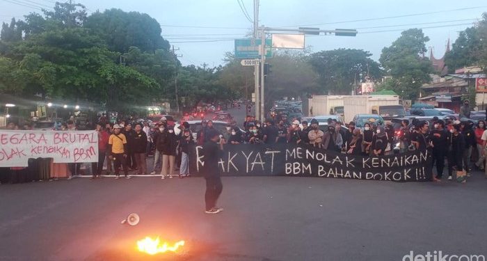 Tolak Kenaikan BBM, Sejumlah Kampus di Makassar Kembali Turun ke Jalan Hari Ini