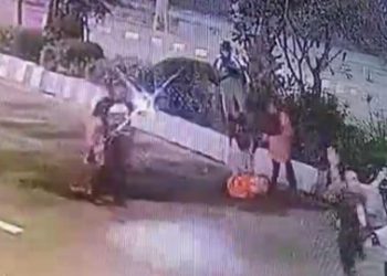 Penyapu Jalan di Samarinda Diseruduk Mobil, Koma Hingga Dioperasi