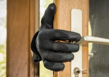 Dobrak Pintu Saat Pesawat Landing, Pencuri di Tangerang obok-obok Rumah Kosong