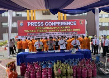 Suling Gas Subsidi Melon ke 12 Kg Lalu Dijual Dibawah Harga Eceran, 5 Pelaku Ditangkap Polda Riau