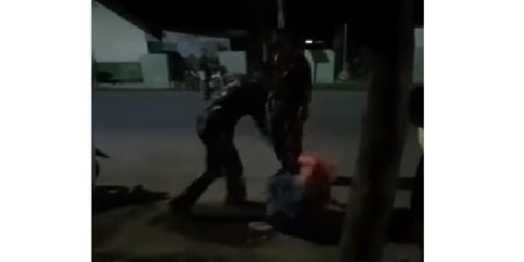 Viral, Oknum TNI Hajar Pria Diduga Selingkuhan Istri hingga Babak Belur