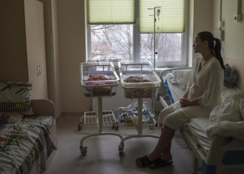 Haruskah Membiarkan Bayi Menangis? Ini Kata Ahli