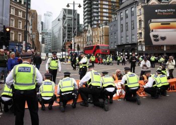 Ngenes! 6.000 ‘Pak Pos’ Kena PHK Massal