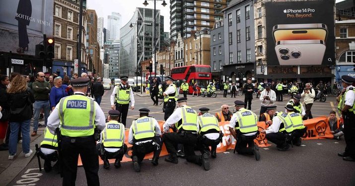 Ngenes! 6.000 ‘Pak Pos’ Kena PHK Massal