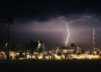 Ingat Ya! Hindari Lakukan 5 Hal Ini di Rumah Saat Ada Petir