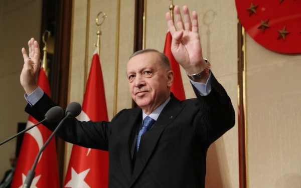Konten TV Swedia Ejek Erdogan: Botak dan Kebanyakan Makan Kebab
