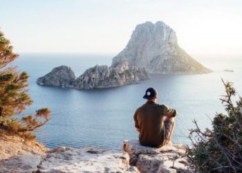 5 Hal Menyebalkan Saat Cuti, Masih Dibebani Pekerjaan?