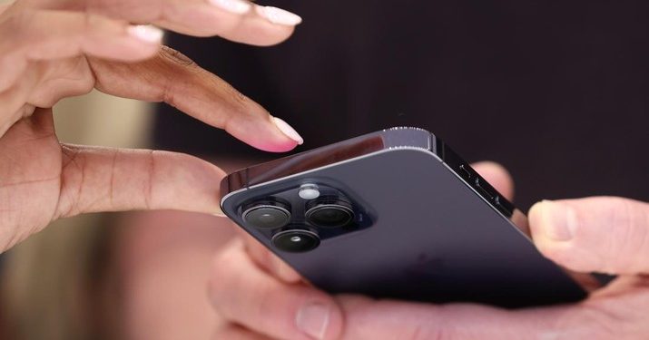 Bahaya! Segera Setop Kebiasaan Tidur di Dekat HP