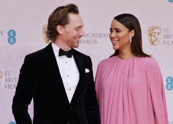 Tom Hiddleston dan Zawe Ashton Sambut Kelahiran Anak Pertama