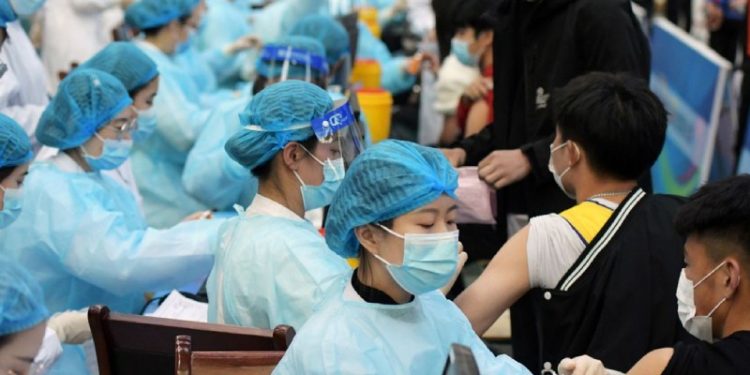 Beijing meningkatkan langkah-langkah Covid-19 saat kasus meningkat empat kali lipat