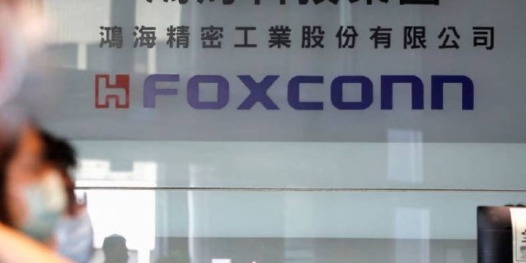 Pabrik iPhone terbesar di dunia di China dilanda Covid-19