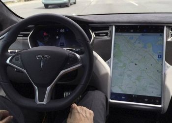 Tesla menghadapi penyelidikan kriminal AS atas klaim mengemudi sendiri